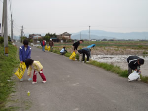 道路のゴミ拾い