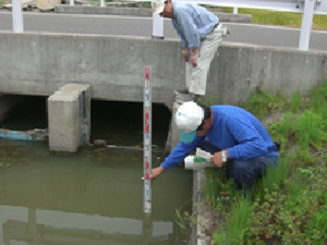 用水路の泥土堆積状況の確認