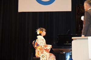 二十歳のつどいピアノ演奏